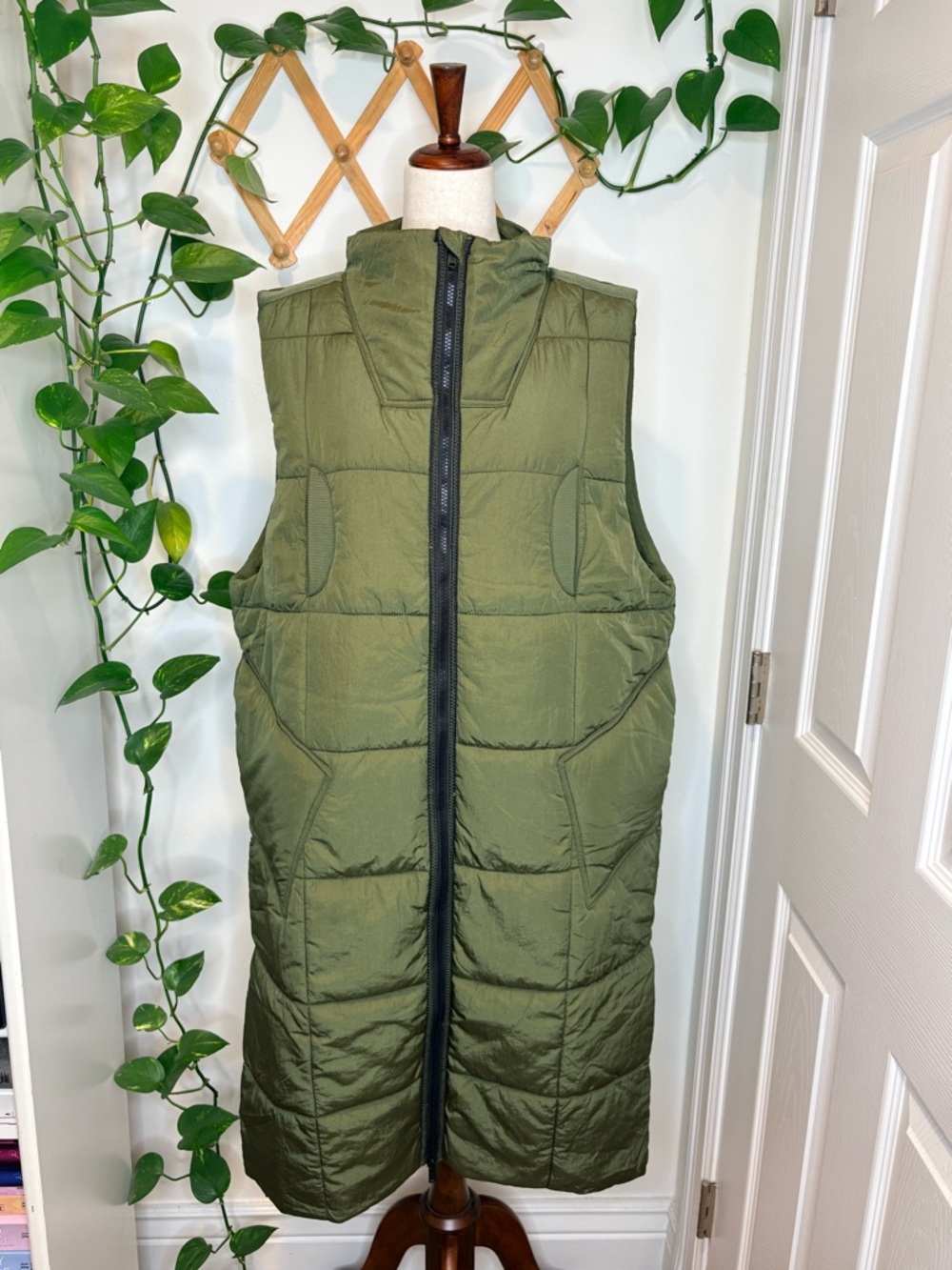 FREE PEOPLE On The Move Green Puffer Vest - Picture 2 of 16